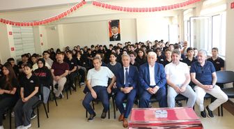 Of Fen Lisesi'nde şiir dinletisi düzenlendi