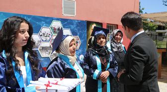 Şehit Oğlunun Hayalini Gerçekleştiren Anne Hamide Korkmaz Mezuniyet Sevinci Yaşadı
