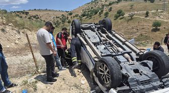 Siirt'te devrilen pikapta sıkışan sürücü ekipler tarafından kurtarıldı