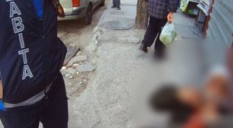 Zonguldak'ta mendilleri elinde alınan satıcıdan akıl almaz oyun: Kendini yerden yere vurdu