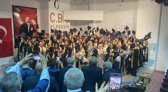 Alaşehir'de meslek yüksekokulundan mezun olan 170 öğrenci diplomalarını aldı