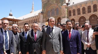 Sağlık Bakanı Memişoğlu, Şam’da Emevi Camii’nde Cuma Namazı Kıldı
