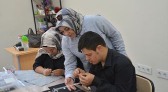 Bitlis'te özel gereksinimli öğrenciler atölye çalışmalarıyla sosyalleşiyor