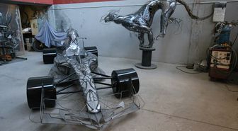 Heykel sanatçısının metalden yaptığı Formula 1 aracına İngiltere'den teklif