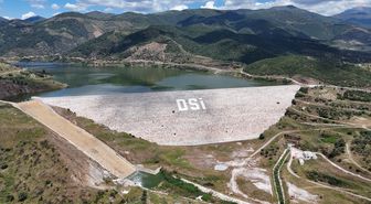 İzmir'de tam doluluğa ulaşan Rahmanlar Barajı'nda su tahliyesi yapılıyor