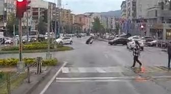 Ereğli'de Kırmızı Işık İhlali: Motosiklet Otomobile Çarptı, 2 Yaralı