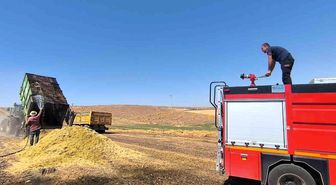 Kurtalan'da saman yüklü römork alevlere teslim oldu