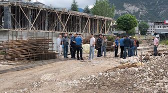 Kütahya'da inşaat iskelesinin çökmesi sonucu 4 işçi yaralandı