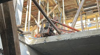 Kütahya'da inşaat iskelesi çöktü: 4 işçi yaralandı