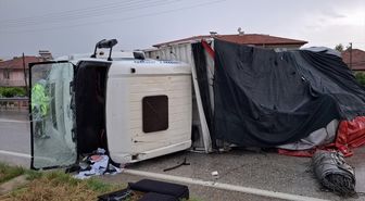 Manisa'da 3 aracın karıştığı kazada 2 kişi öldü, 4 kişi yaralandı