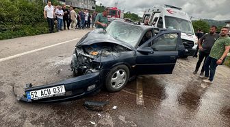 Ordu'da iki otomobil çarpıştı: 5 yaralı