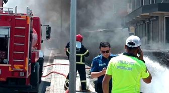 Tatvan'da lastik yangını elektrik hattına sıçradı: Yol trafiğe kapatıldı