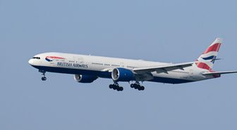 Tokyo'daki havalimanında British Airways yolcu uçağında akıllı telefon alev aldı