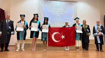 Uzunköprü Uygulamalı Bilimler Yüksekokulunda öğrenciler mezuniyet heyecanı yaşadı