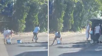 Yola yeni dökülen sıcak asfaltı kovalarla çaldılar