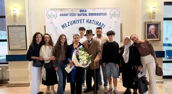 76 yaşında üniversiteden mezun oldu, azmiyle gençlere taş çıkarttı