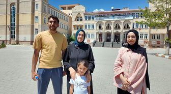 Anne ve Çocuklar Aynı Okulda Sınava Girdi