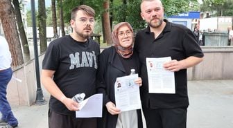 Anne ve iki oğlu aynı okulda üniversite sınavına girdi
