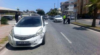 Antalya'da iki otomobil çarpıştı: 2 yaralı