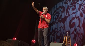 Bassem Youssef 'The Belly of the Beast' turnesi kapsamında İstanbul'da sahne aldı
