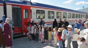 Bitlis'te 'Aile Yılı' kapsamında anneler ve çocukları tren yolculuğu deneyimi yaşadı