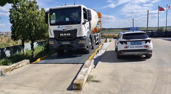 Edirne'de taşıma sınırını aşan kamyon işletenine 60 bin lira ceza