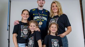 Fenerbahçe Beko forması giyen Nando De Colo, basketbolu bıraktı