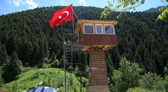 Gözetleme kulesini andıran 9 metrekarelik ev dikkati çekiyor