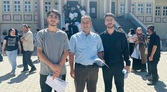 Hakkari'de iki kardeş ve babaları aynı sınavda ter döktü