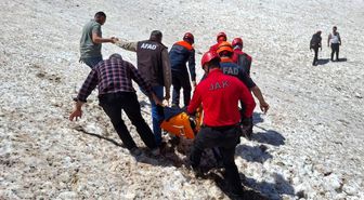 Helil Vadisi'nde ayağı kırılan vatandaş askeri helikopterle kurtarıldı