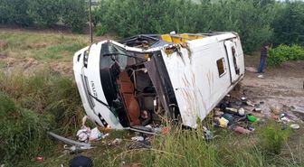 Isparta'da tur otobüsünün devrildiği kazada 4 kişi öldü, 15 kişi yaralandı