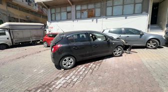 Kağıthane'de yokuştan kayan araç kaza yaptı: 4 araçta maddi hasar oluştu