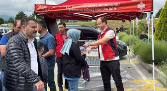 Kütahya Vakıflar Bölge Müdürlüğünce YKS'ye giren öğrencilere su dağıtıldı