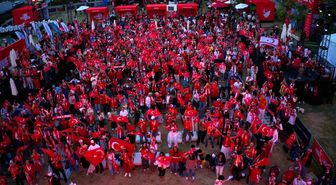 Los Angeles kırmızı-beyaza büründü