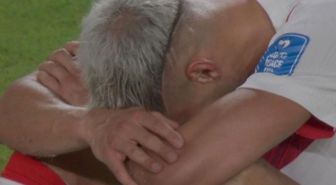Mert Müldür gözyaşlarını tutamadı! Maç sonu yürek burkan görüntü
