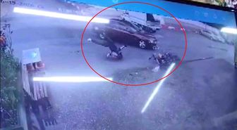 Motosikletlinin ölümden döndüğü kaza kamerada