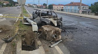 Samsun'da aydınlatma direğine çarpan otomobildeki 1 kişi öldü, 1 kişi yaralandı