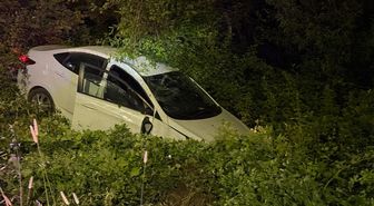 Samsun'da hedeğe devrilen otomobildeki 2 kişi yaralandı