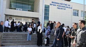 Şırnak'ta polis ekipleri YKS'ye geç kalan 21 öğrenciyi okullara yetiştirdi