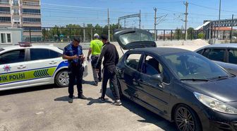 Taksiciler müşteri kılığına girdi, korsan taksiciyi yakalattı