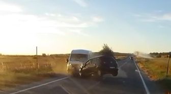 Tekirdağ'da minibüs ile otomobil çarpıştı; 1 ölü, 2 yaralı