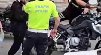 Trabzon'da YKS'ye yetişemeyen adayların yardımına polis ekipleri koştu
