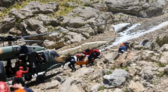 Vadide pancar toplarken düştü, askeri helikopterle hastaneye ulaştırıldı