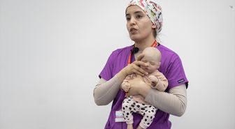 Baba adayları, Babalar Günü'nde doğum ve bebek bakımı eğitimi aldı