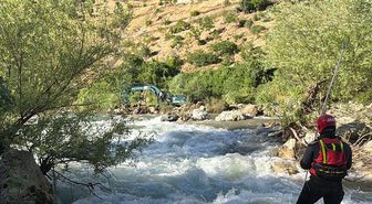 Bingöl'de çayda akıntıya kapılan kişiyi arama çalışmaları sürüyor