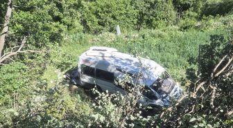 Burdur'da tarlaya devrilen minibüsteki 8 kişi yaralandı