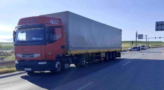 Çorum'da otomobil ile tır kavşakta çarpıştı: 4 yaralı