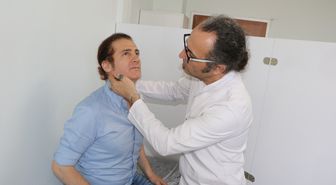 Gündüzleri doktor, akşamları iyilik gönüllüsü