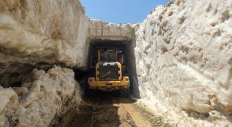 Hakkari'de haziranda karla mücadele çalışması