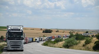 Hamzabeyli Sınır Kapısı'nda 23 kilometrelik tır kuyruğu oluştu